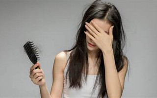 做梦梦见掉头发(做梦梦见掉头发一大把是什么意思)