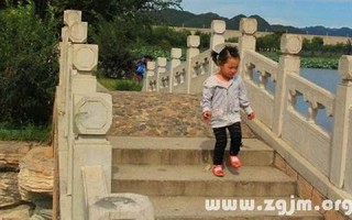 梦见自己过桥(梦见自己过桥是什么预兆)